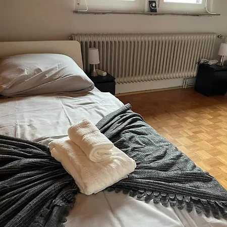 B-s L Hostel *